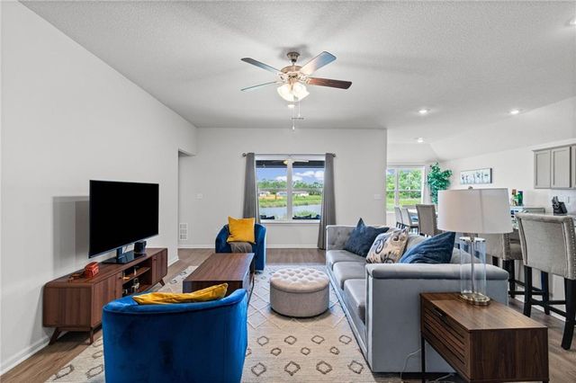 513 SE Carson Drive, Blue Springs, MO 64014