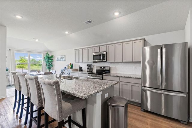 513 SE Carson Drive, Blue Springs, MO 64014