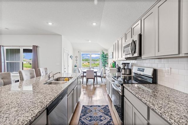513 SE Carson Drive, Blue Springs, MO 64014