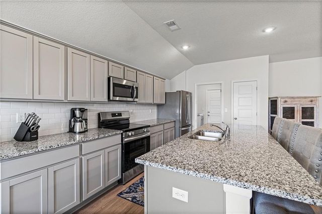 513 SE Carson Drive, Blue Springs, MO 64014