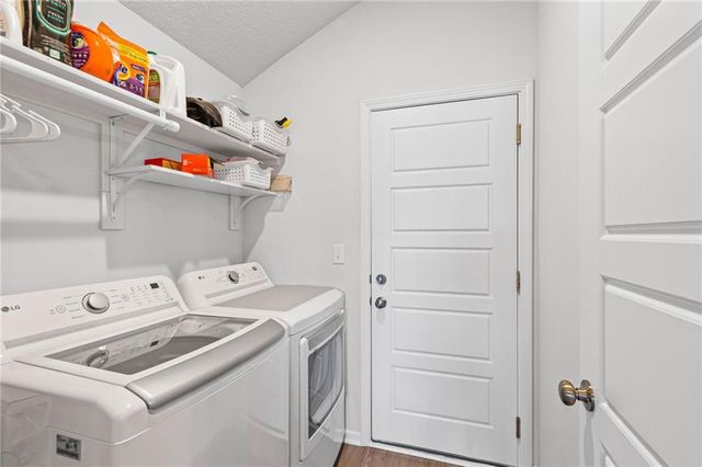513 SE Carson Drive, Blue Springs, MO 64014