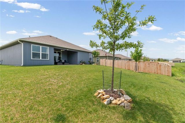 513 SE Carson Drive, Blue Springs, MO 64014