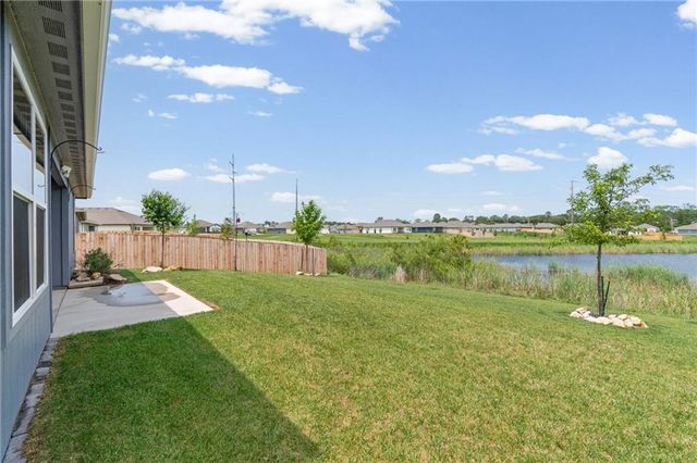 513 SE Carson Drive, Blue Springs, MO 64014