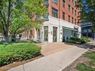 125 N Euclid Avenue 204, Oak Park, IL 60301
