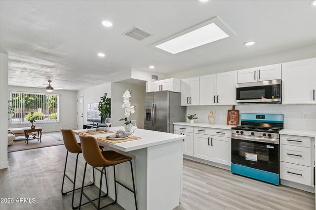 3020 W HARTFORD Drive, Phoenix, AZ 85053