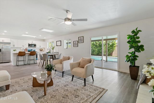 3020 W HARTFORD Drive, Phoenix, AZ 85053