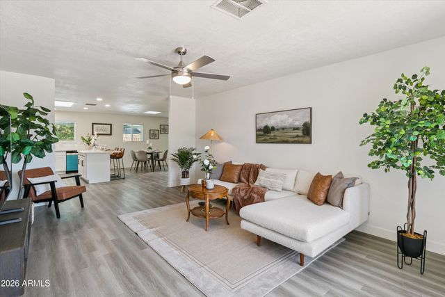 3020 W HARTFORD Drive, Phoenix, AZ 85053