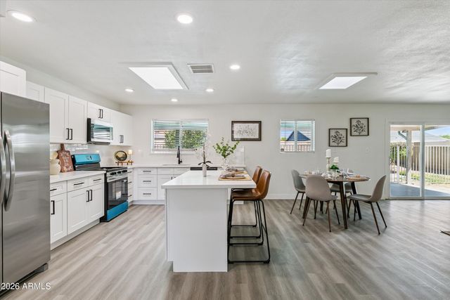 3020 W HARTFORD Drive, Phoenix, AZ 85053