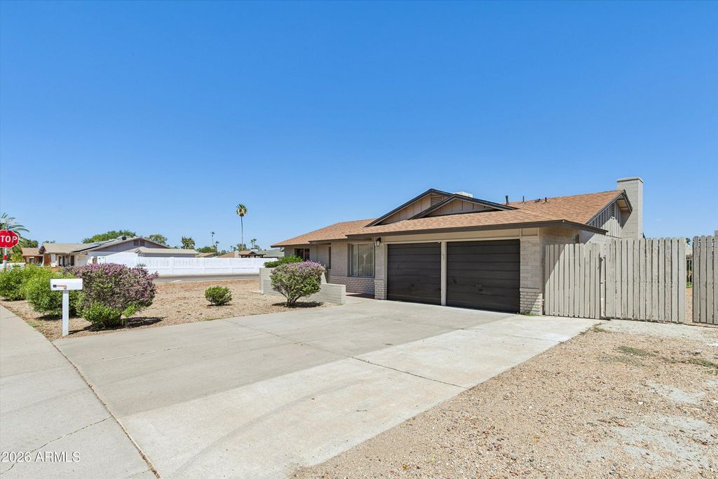 3020 W HARTFORD Drive, Phoenix, AZ 85053 — photo 2