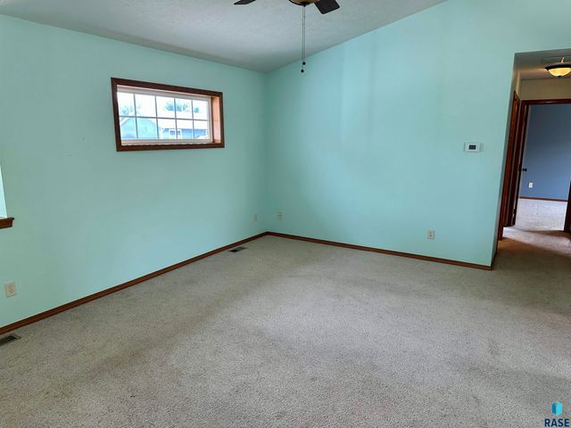 1419 N Conifer Pl Place, Sioux Falls, SD 57107