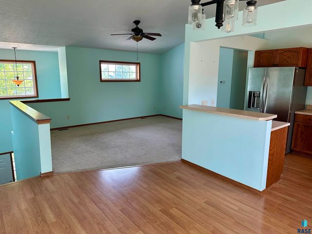 1419 N Conifer Pl Place, Sioux Falls, SD 57107