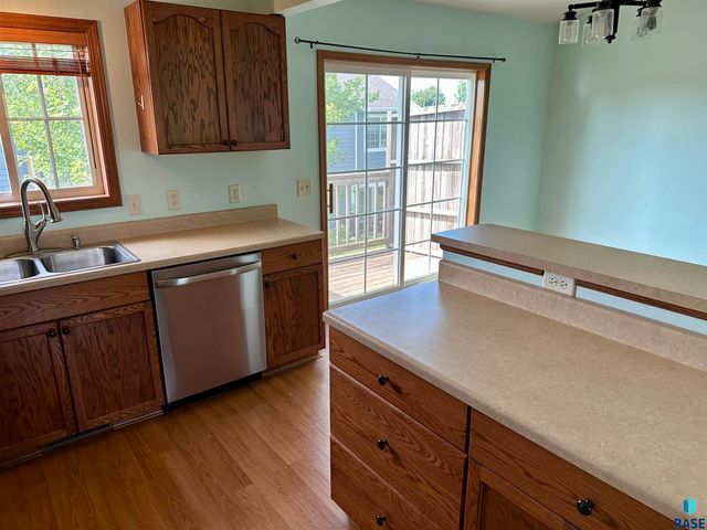 1419 N Conifer Pl Place, Sioux Falls, SD 57107