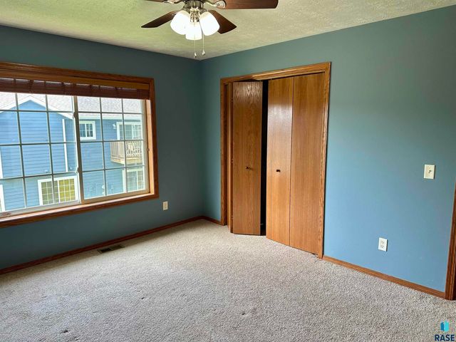 1419 N Conifer Pl Place, Sioux Falls, SD 57107