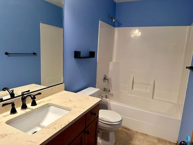 1419 N Conifer Pl Place, Sioux Falls, SD 57107