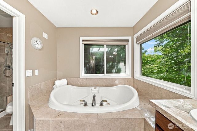 13915 SE 238th Place, Kent, WA 98042