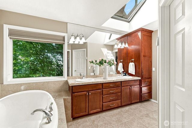 13915 SE 238th Place, Kent, WA 98042