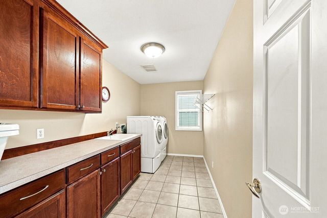 13915 SE 238th Place, Kent, WA 98042