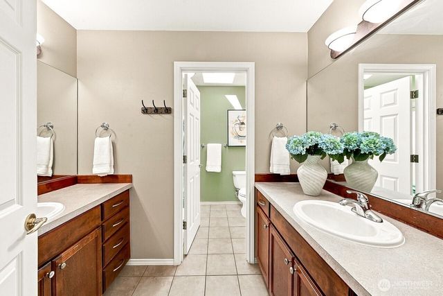13915 SE 238th Place, Kent, WA 98042