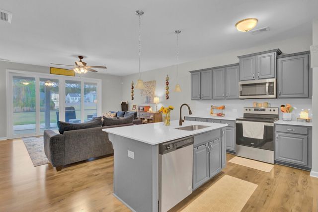 1087 Magnolia Warbler Way, Ravenel, SC 29470
