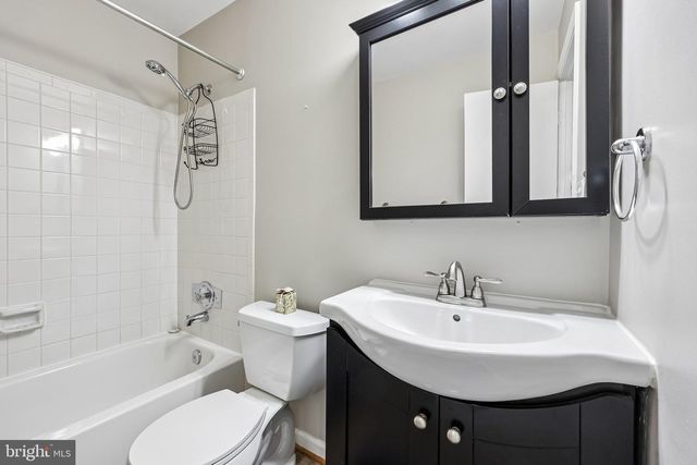 8561 DELLWAY LN, Vienna, VA 22180