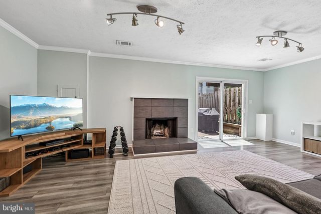 8561 DELLWAY LN, Vienna, VA 22180
