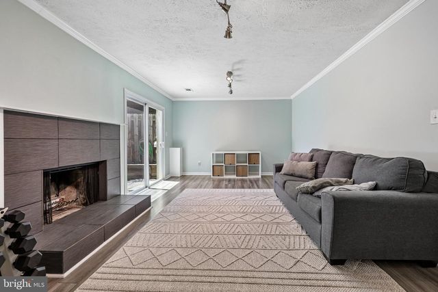 8561 DELLWAY LN, Vienna, VA 22180