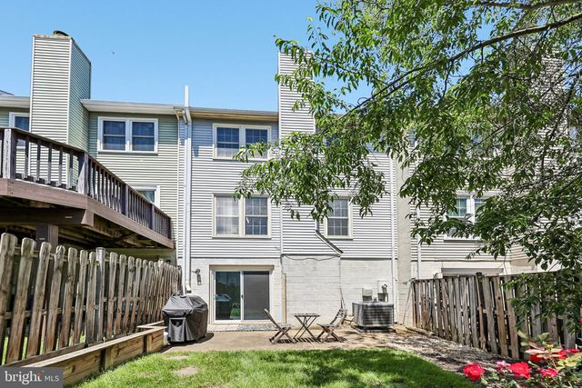 8561 DELLWAY LN, Vienna, VA 22180