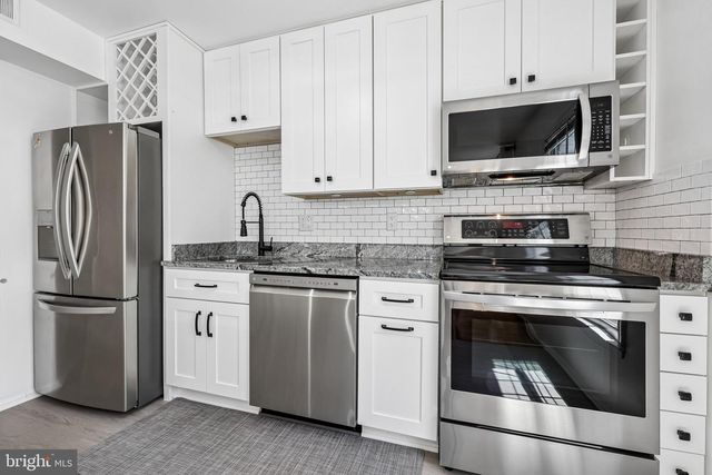 8561 DELLWAY LN, Vienna, VA 22180