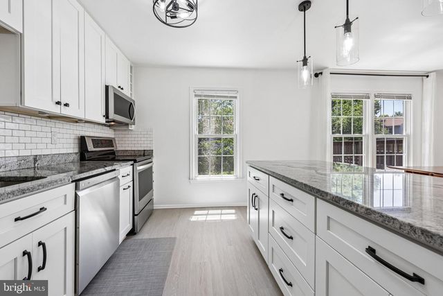 8561 DELLWAY LN, Vienna, VA 22180