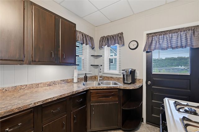 1313 Kenneth Ave, New Kensington, PA 15068