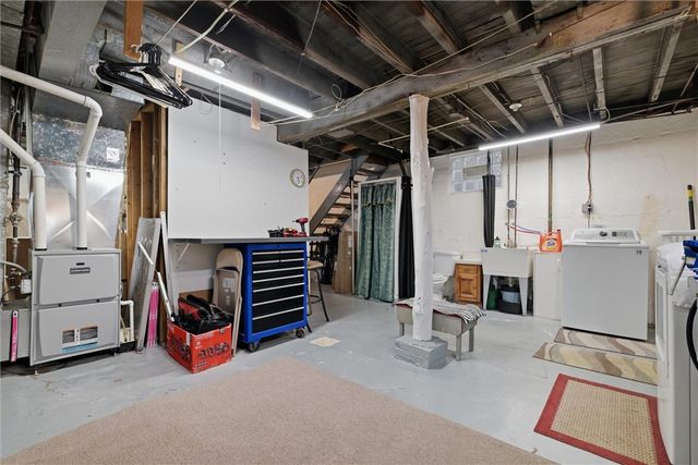 1313 Kenneth Ave, New Kensington, PA 15068