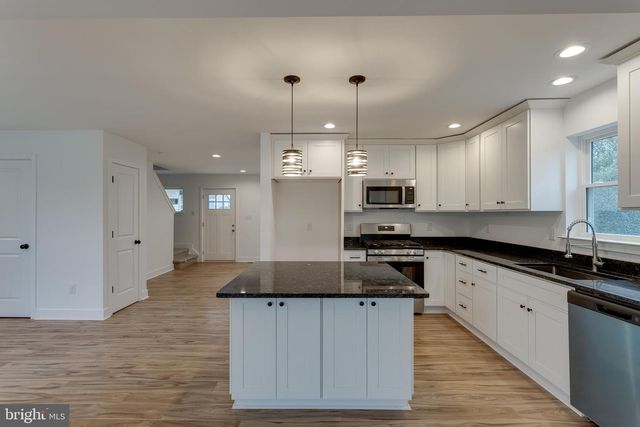 48 PINE ST, Beverly, NJ 08010