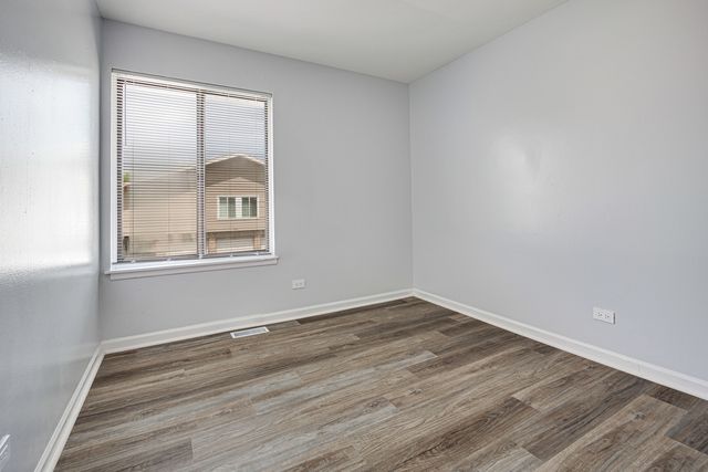 7557 BRISTOL Lane 1, Hanover Park, IL 60133