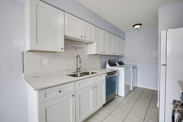 7557 BRISTOL Lane 1, Hanover Park, IL 60133
