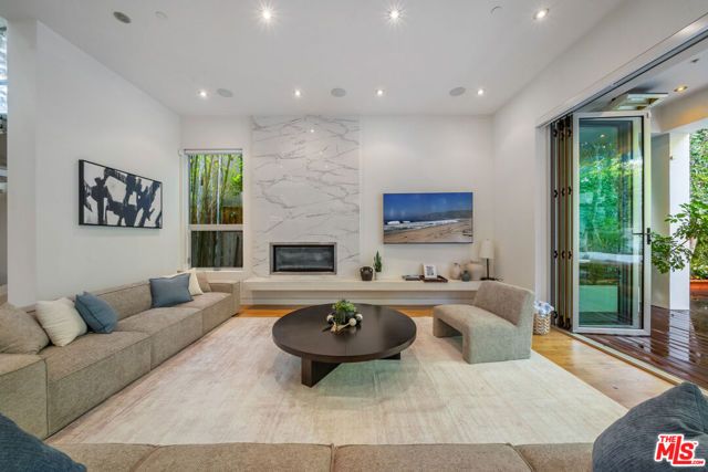 6359 Colgate Ave, Los Angeles, CA 90048