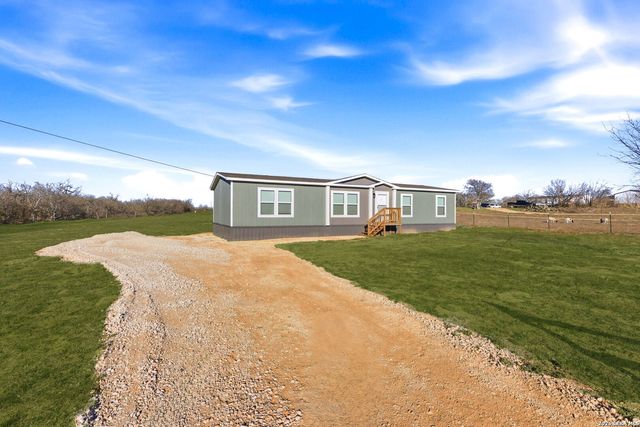 2644 good luck, Seguin, TX 78155