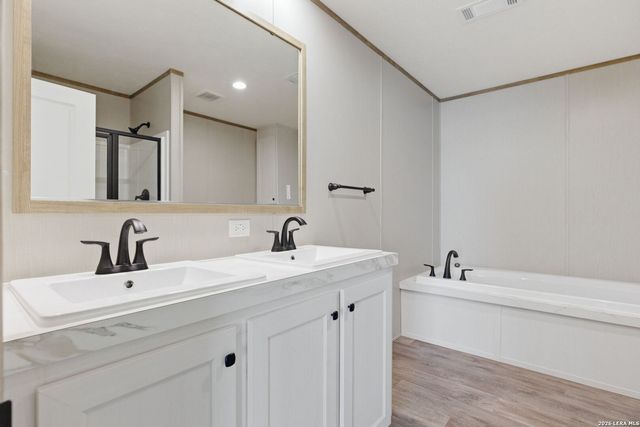 2644 good luck, Seguin, TX 78155