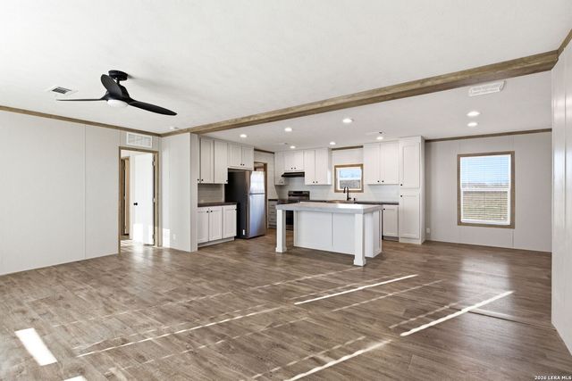 2644 good luck, Seguin, TX 78155