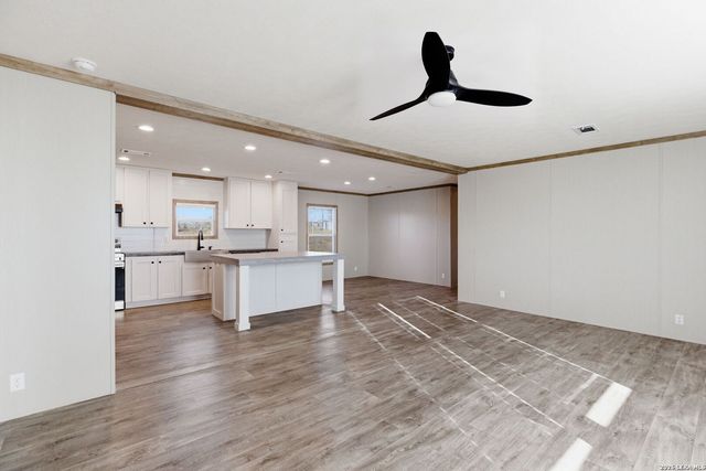 2644 good luck, Seguin, TX 78155