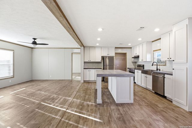 2644 good luck, Seguin, TX 78155