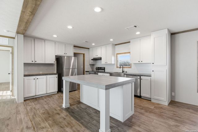 2644 good luck, Seguin, TX 78155