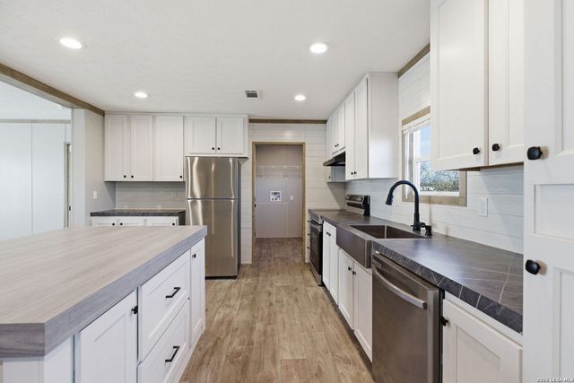 2644 good luck, Seguin, TX 78155