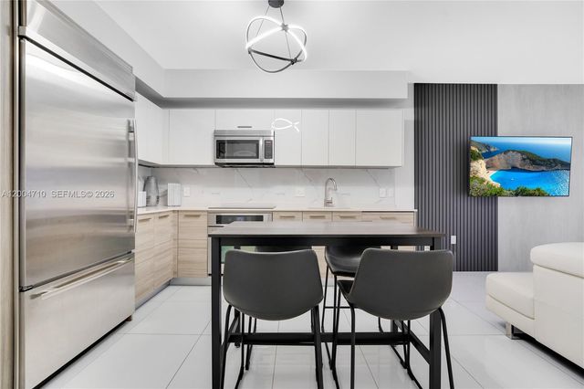 1300 Brickell Bay Dr 706, Miami, FL 33131