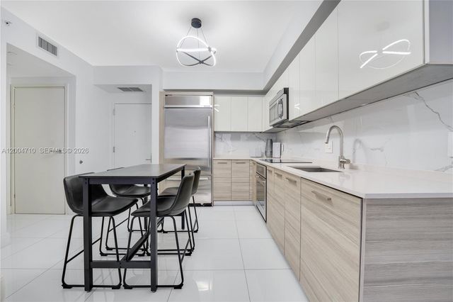 1300 Brickell Bay Dr 706, Miami, FL 33131