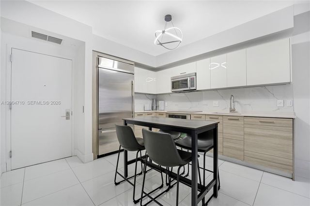 1300 Brickell Bay Dr 706, Miami, FL 33131