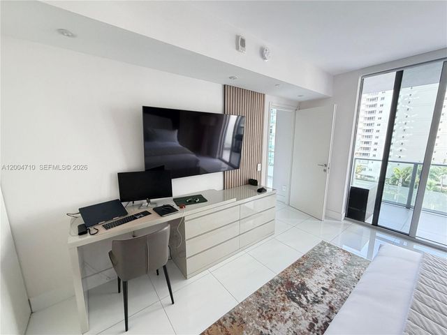 1300 Brickell Bay Dr 706, Miami, FL 33131