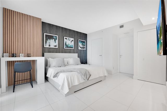 1300 Brickell Bay Dr 706, Miami, FL 33131