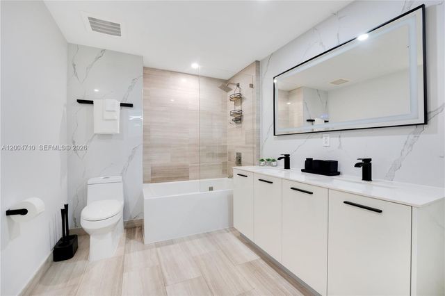 1300 Brickell Bay Dr 706, Miami, FL 33131