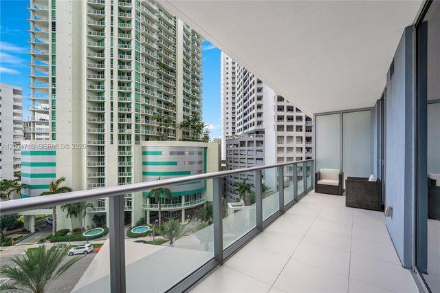 1300 Brickell Bay Dr 706, Miami, FL 33131