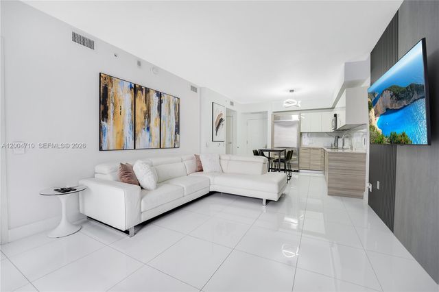 1300 Brickell Bay Dr 706, Miami, FL 33131